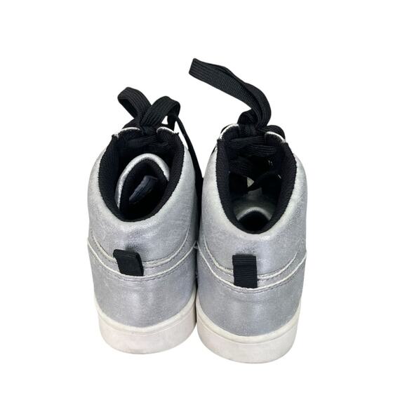 Art Class Girl's Metallic Faux Leather High-Top Sneakers Silver Size 2 - Picture 3 of 7